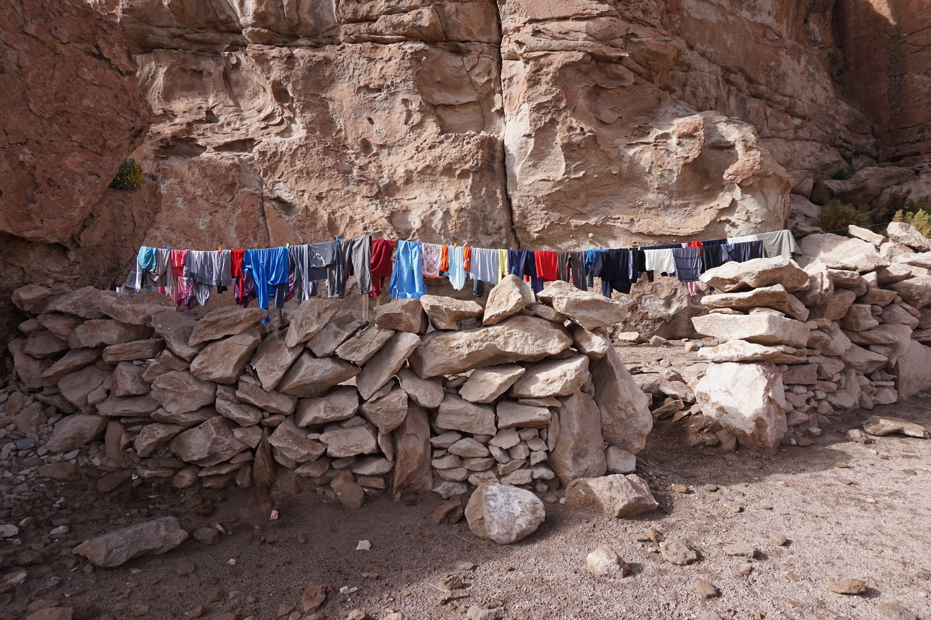 チリ ボリビア ウユニ旅行 2泊3日ツアー 洗濯物