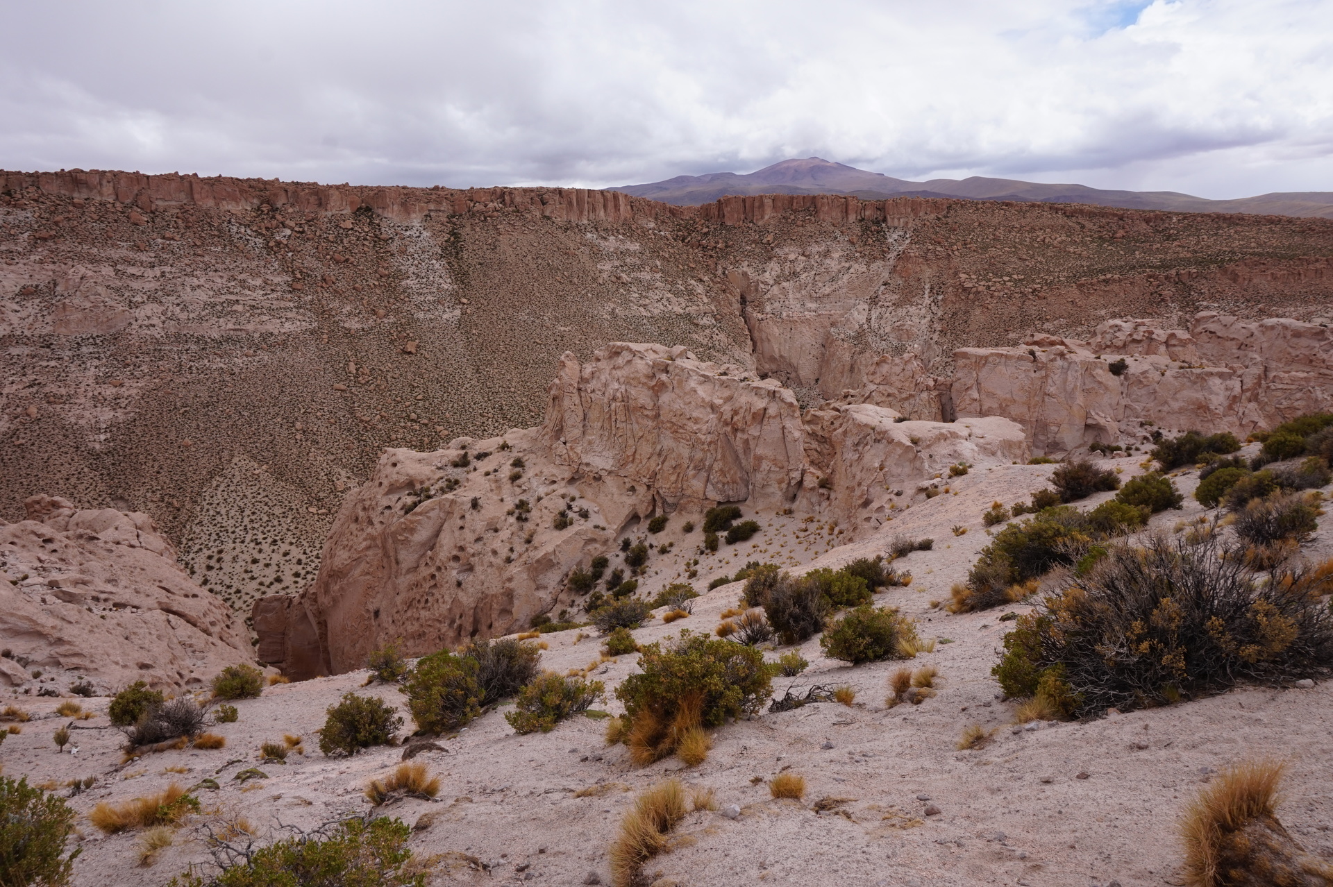 チリ ボリビア ウユニ旅行 2泊3日ツアー　峡谷