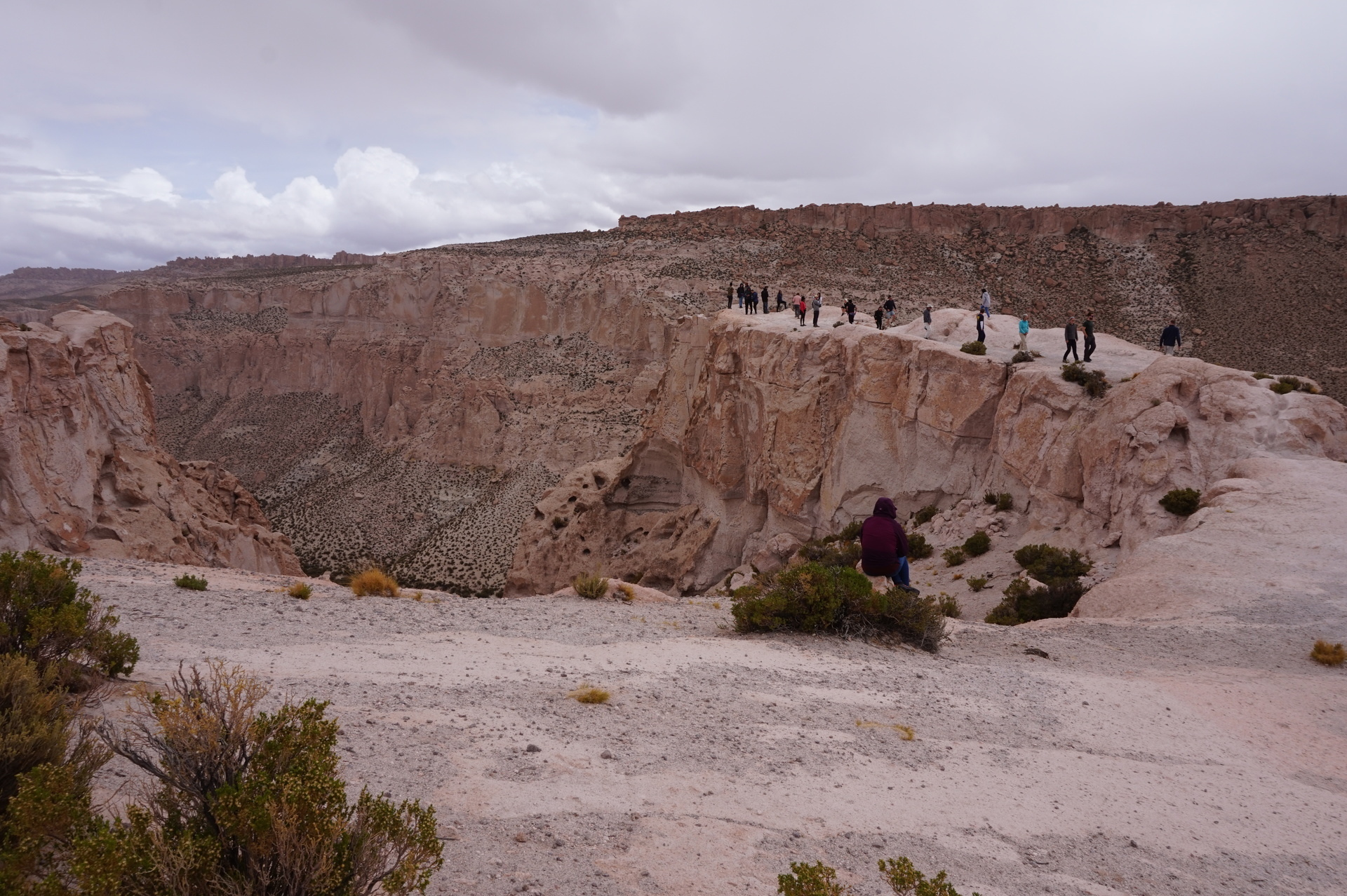 チリ ボリビア ウユニ旅行 2泊3日ツアー　深い峡谷