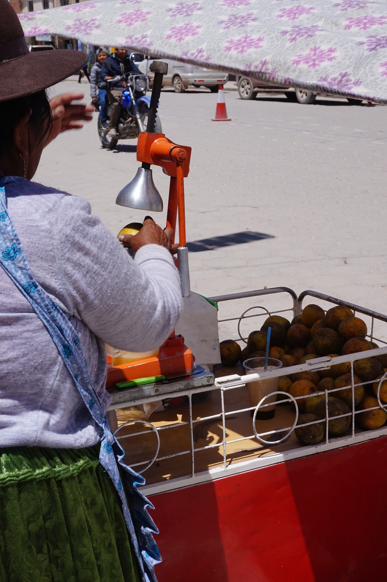 チリ ボリビア 旅行 ウユニ 街歩き 絞りジュース