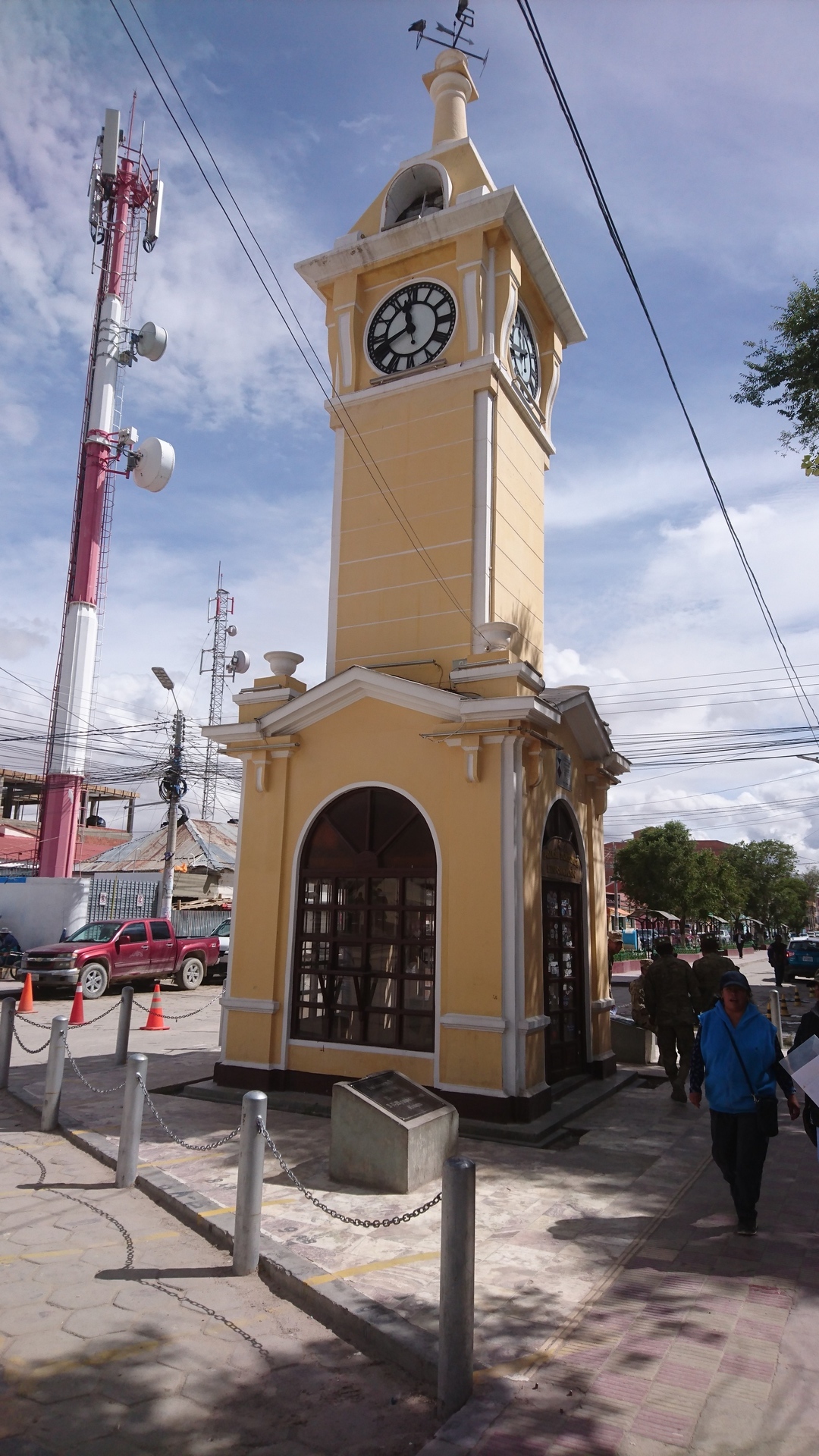 チリ ボリビア 旅行 ウユニ 街歩き 時計塔